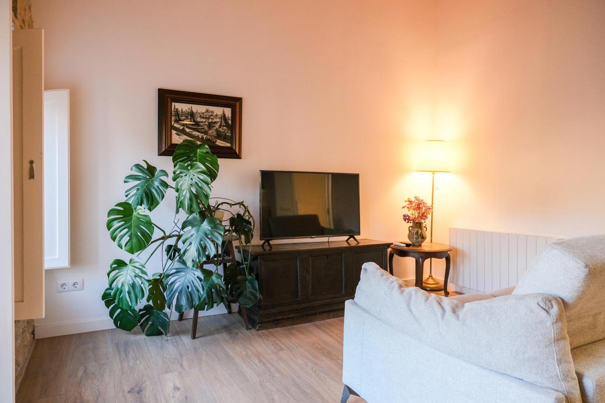 Ganganell Atic Apartamento Con Terraza En Бесалу Экстерьер фото