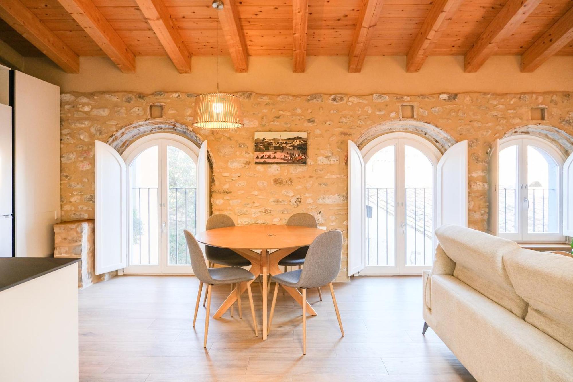 Ganganell Atic Apartamento Con Terraza En Бесалу Экстерьер фото