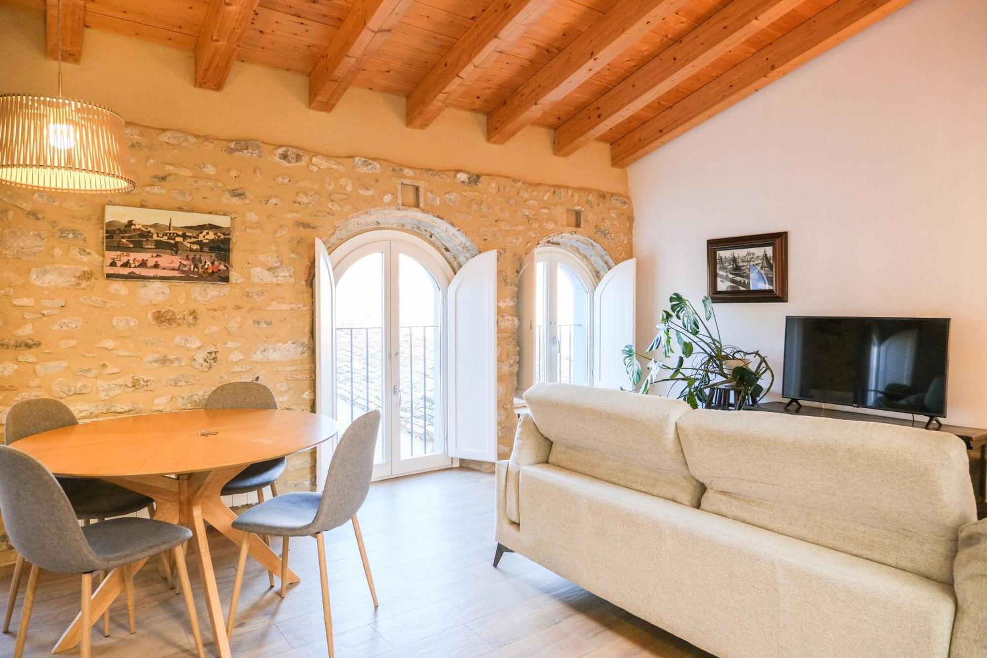 Ganganell Atic Apartamento Con Terraza En Бесалу Экстерьер фото