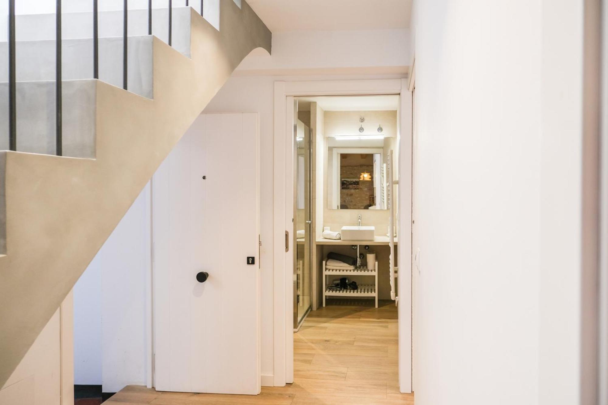 Ganganell Atic Apartamento Con Terraza En Бесалу Экстерьер фото