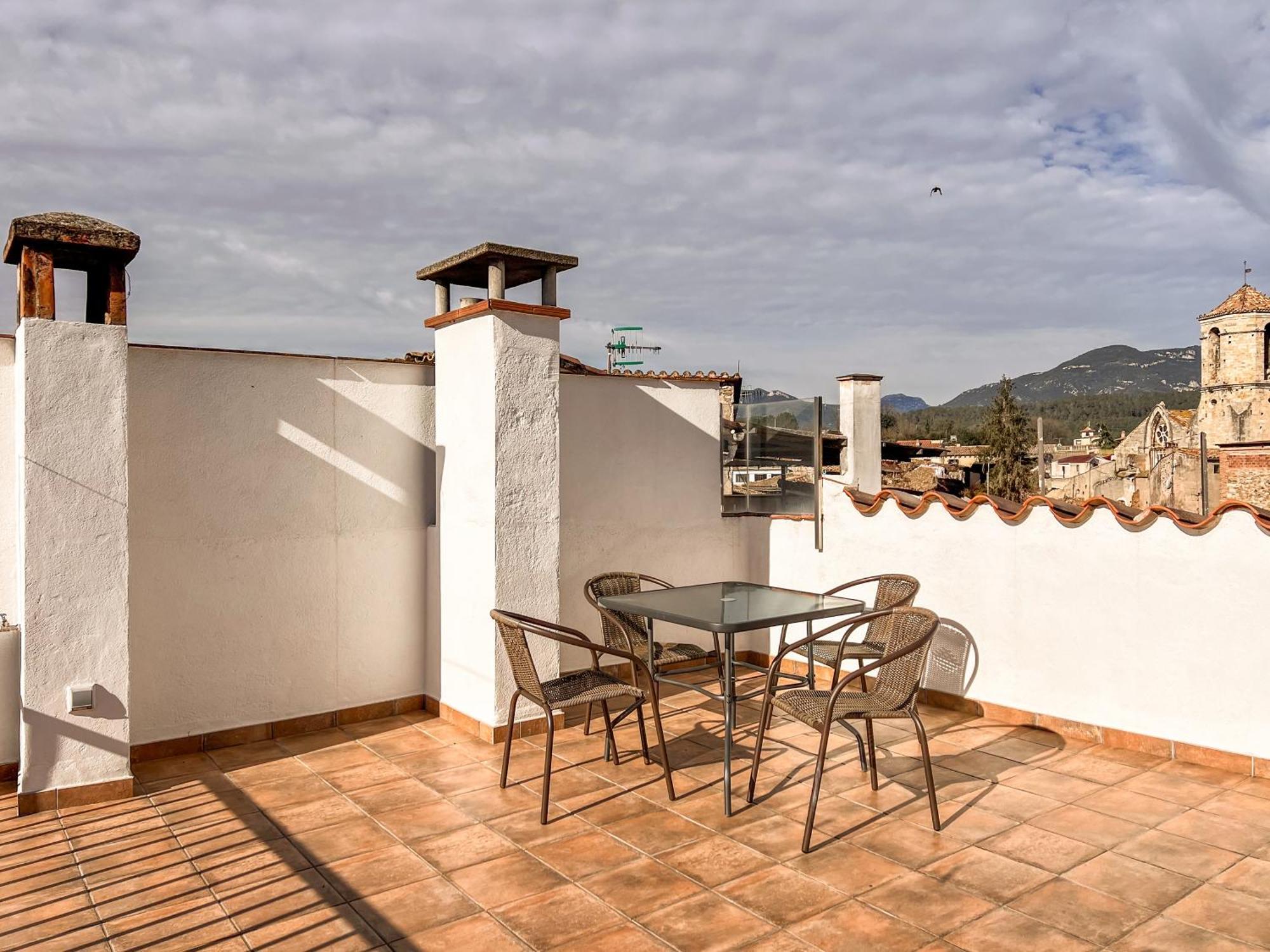 Ganganell Atic Apartamento Con Terraza En Бесалу Экстерьер фото